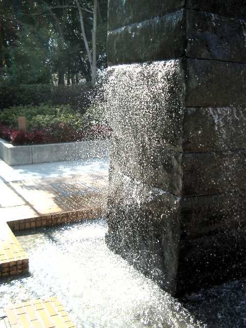 落ちる水 2004/02/11-1