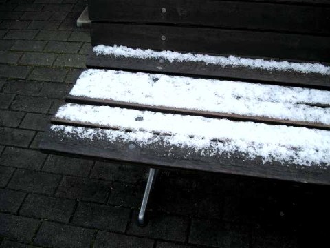 ベンチの上 2004/03/06-1