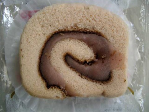ロールケーキ　さくら風味(中身) 2004/04/02-2