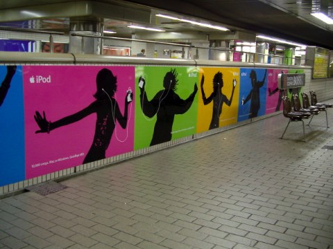 iPod 広告＠なんば駅 2004/06/07-2