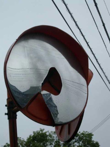 事故の跡？ 2004/06/27-1